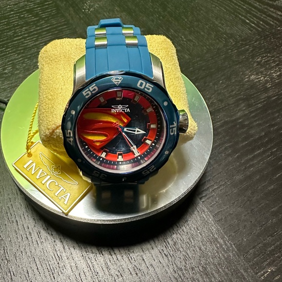 NWT Superman Invicta Watch with hard case and gift box - Picture 4 of 16
